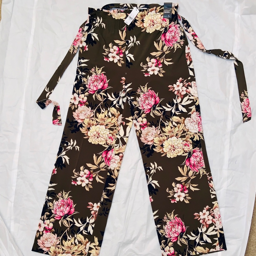 NY &Co 🌸 Flowered Wide Leg Palazzo Pants w/belt